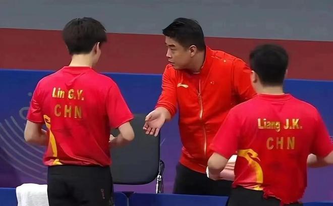 法国队横扫中国队,梁靖崑高光表现 法国队横扫中国队,梁靖崑高光表现