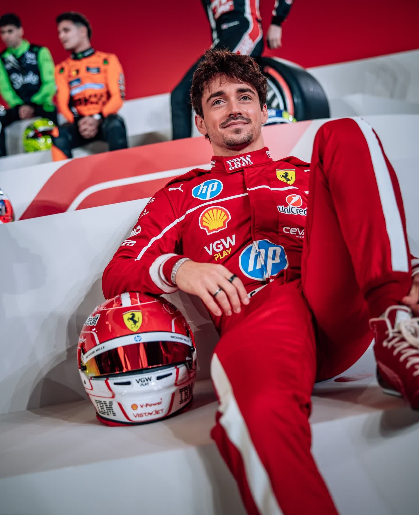 哈斯车队轻取雷诺车队，汉密尔顿关键制胜