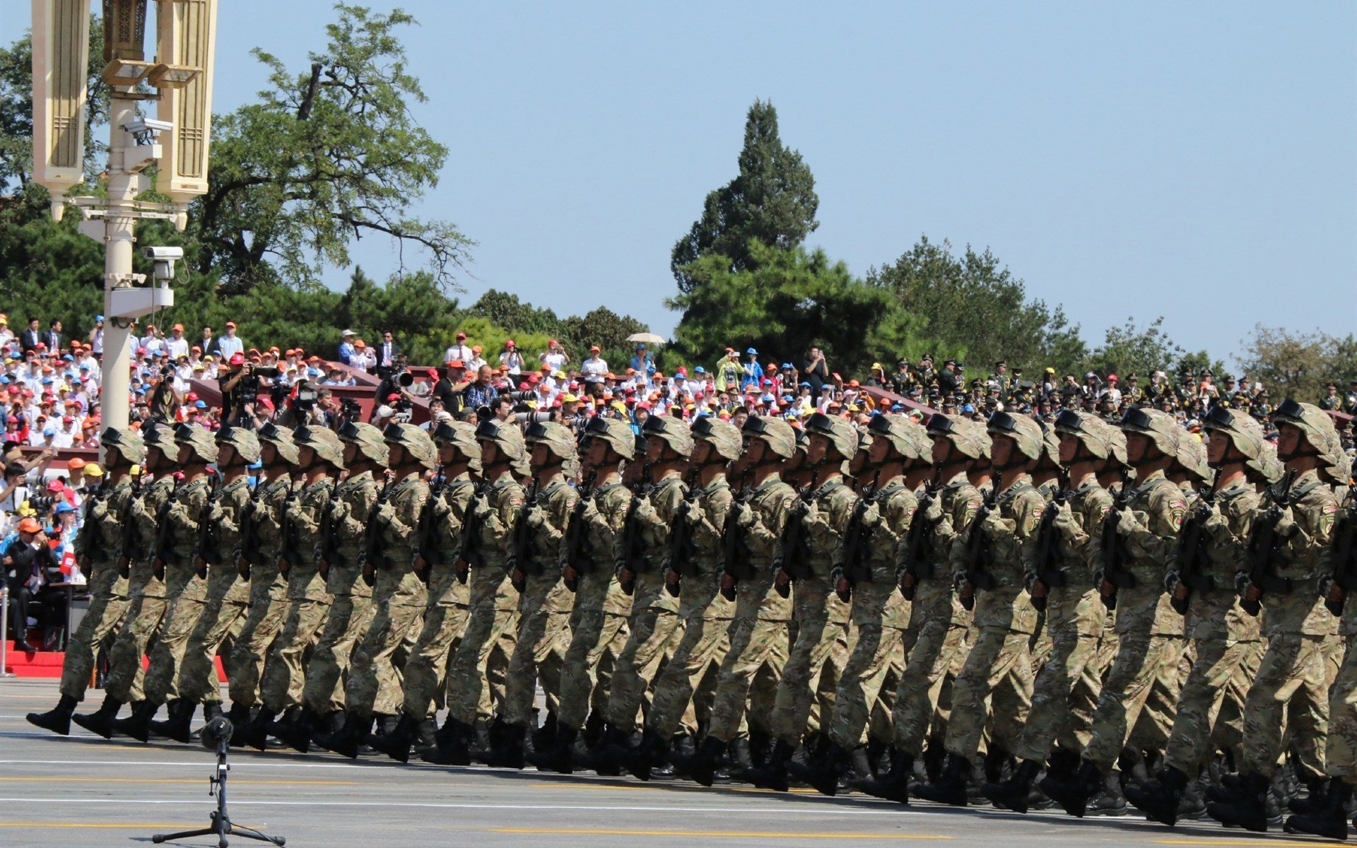 当镜头没有对准他的时候，他为何能征服世界？东决关键战之夜，扎克·拉文的无声丰碑