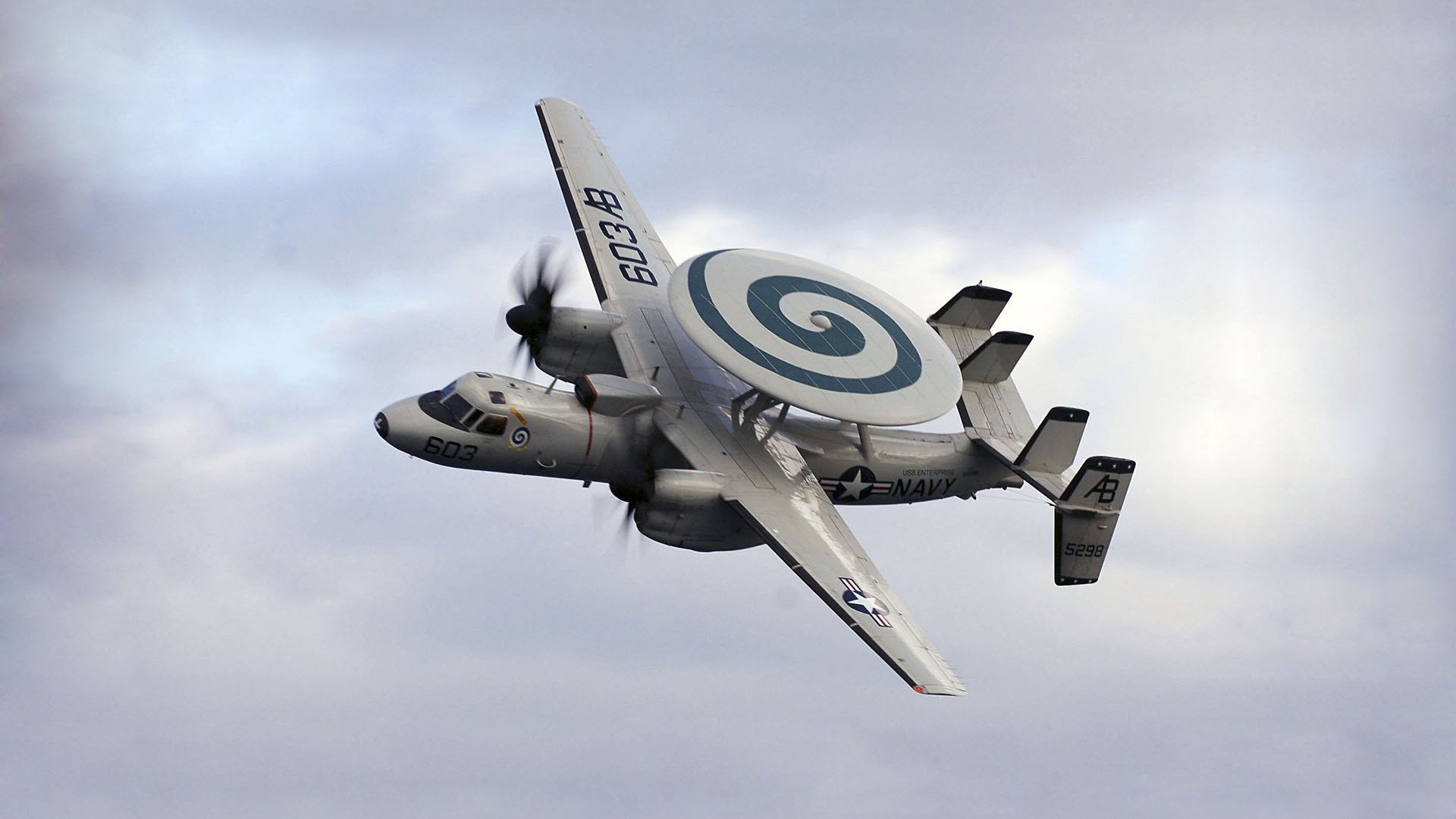 马刺新核西亚卡姆闪耀赛场,制胜表现助球队强势制霸火箭