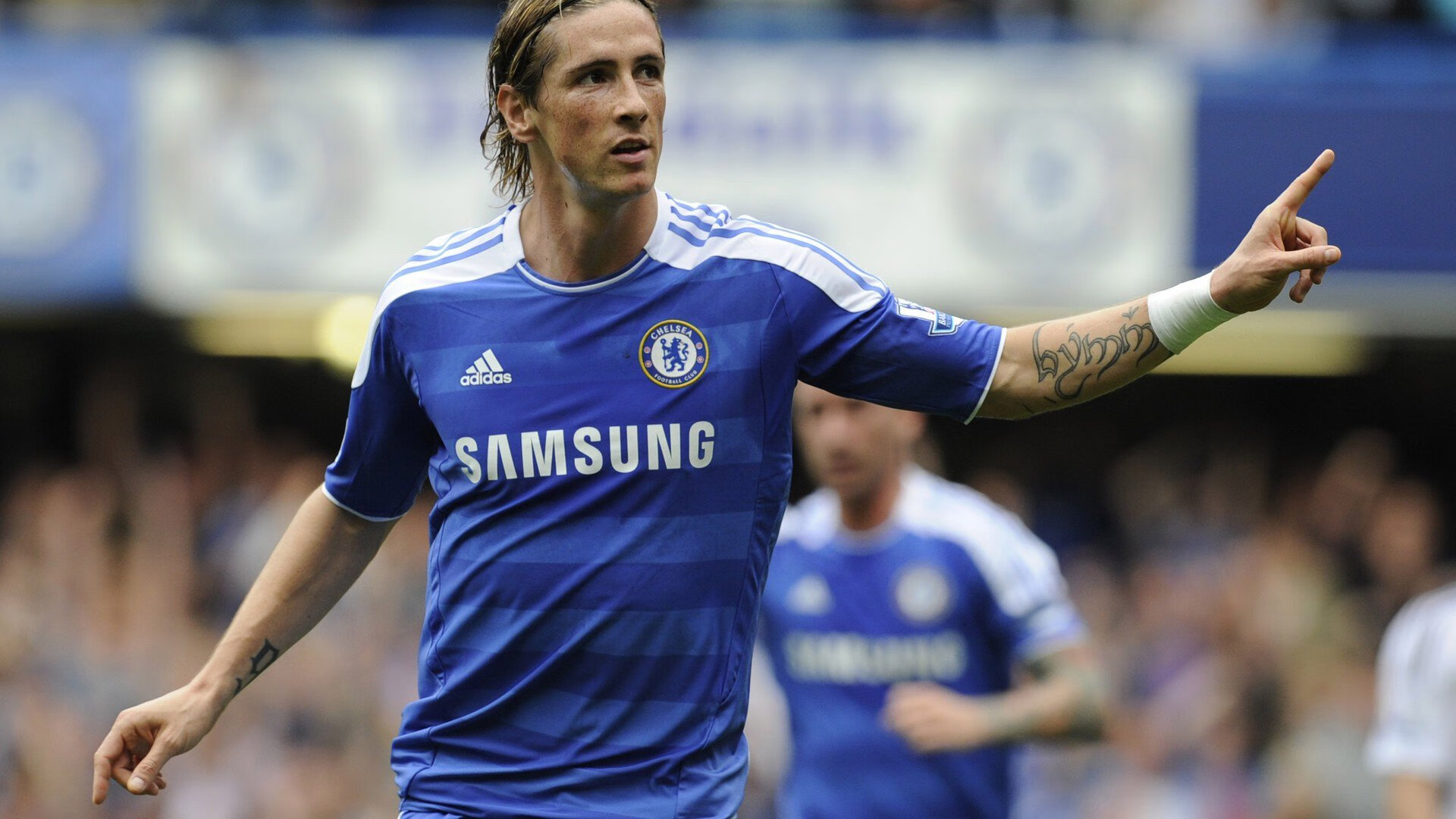 双线战场，F1赛道与NBA球场的掌控叙事